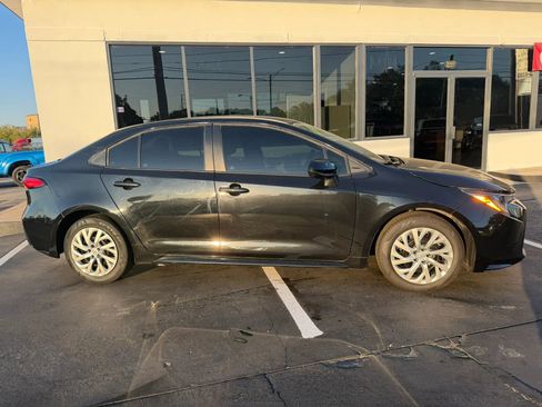 Used 2022 Toyota Corolla LE image 4
