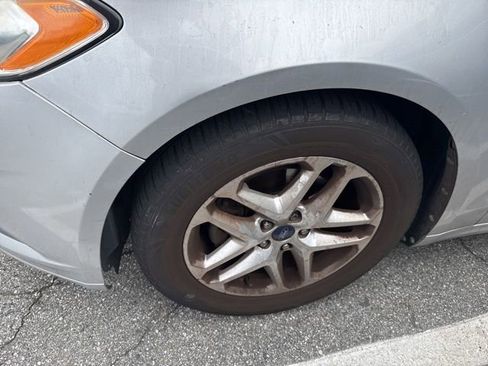 Used 2013 Ford Fusion SE image 3