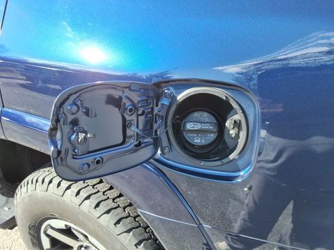 Used 2018 Toyota 4Runner TRD Off-Road Premium image 13