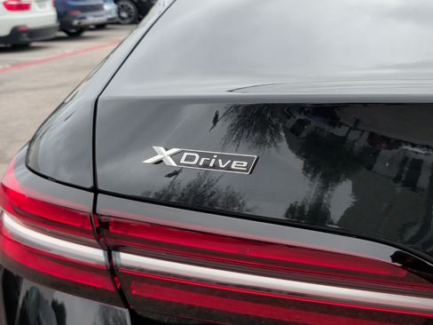 Used 2026 BMW 530i xDrive w/ M Sport Package AWD/4WD image 11