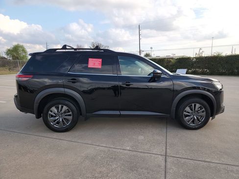 Certified 2024 Nissan Pathfinder SV image 4