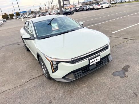 New 2025 Kia K4 LXS image 6
