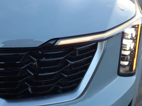 Used 2025 Kia Sorento S image 10