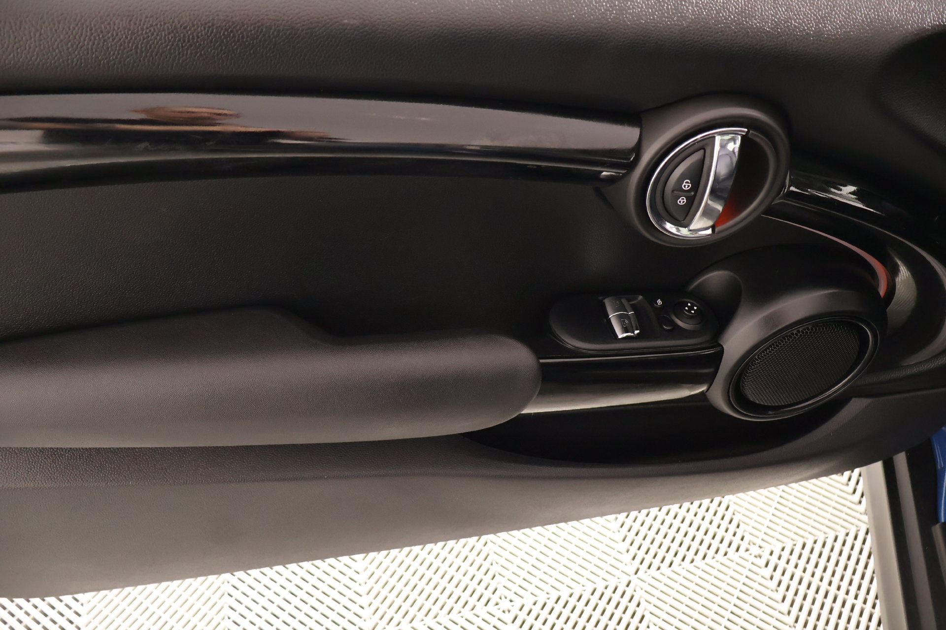 Certified 2023 MINI Cooper 2-Door Hardtop FWD image 15