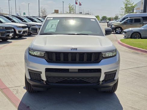 New 2025 Jeep Grand Cherokee L Laredo image 6