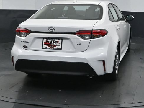 Used 2025 Toyota Corolla LE image 5