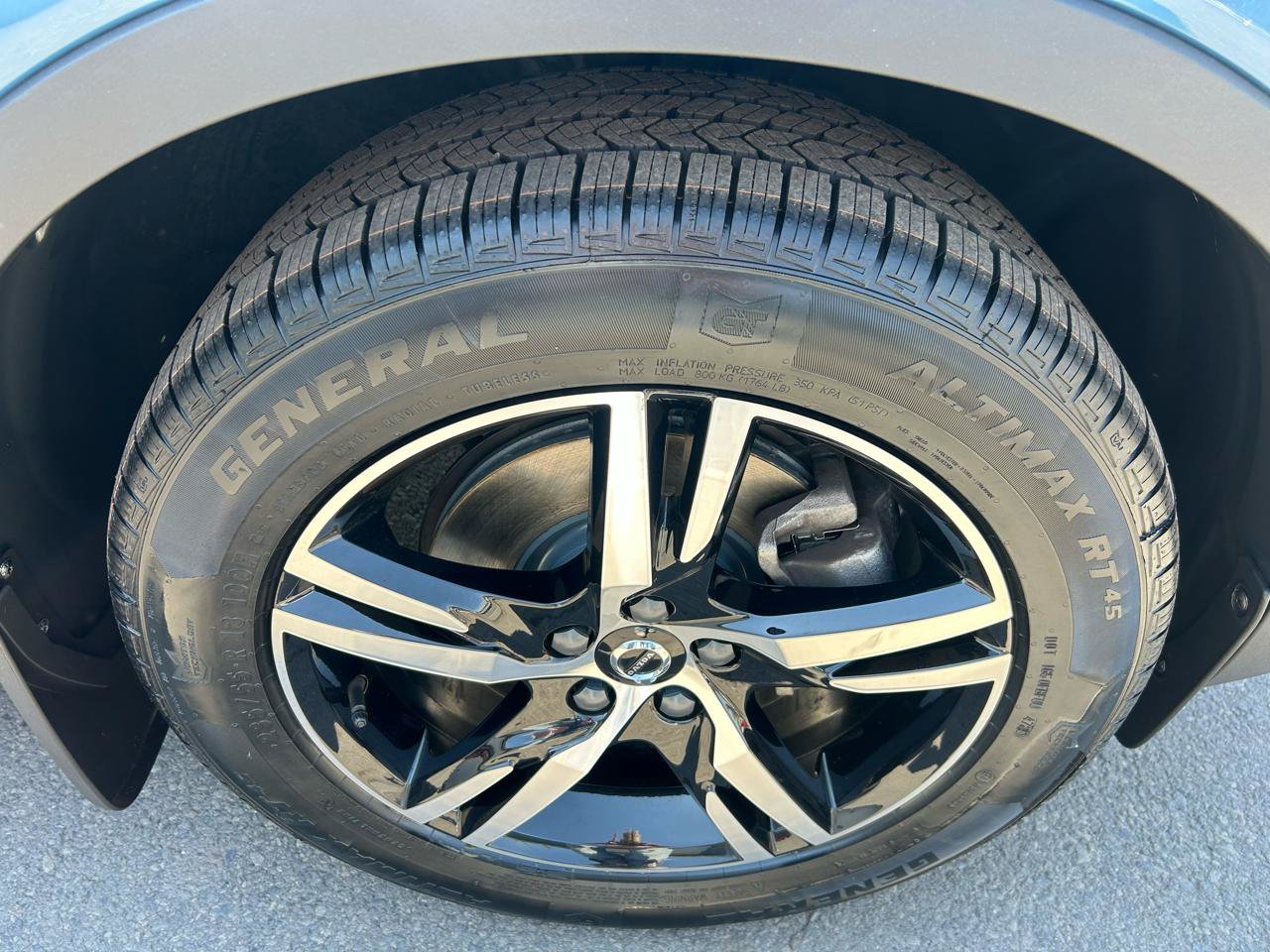 Used 2023 Volvo XC40 B5 Plus w/ Driver Assist Package AWD/4WD image 10