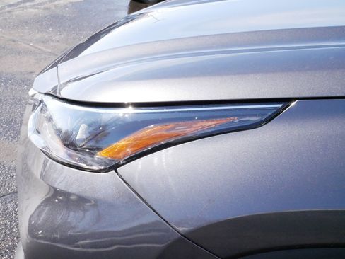 Used 2023 Toyota Highlander XLE image 16