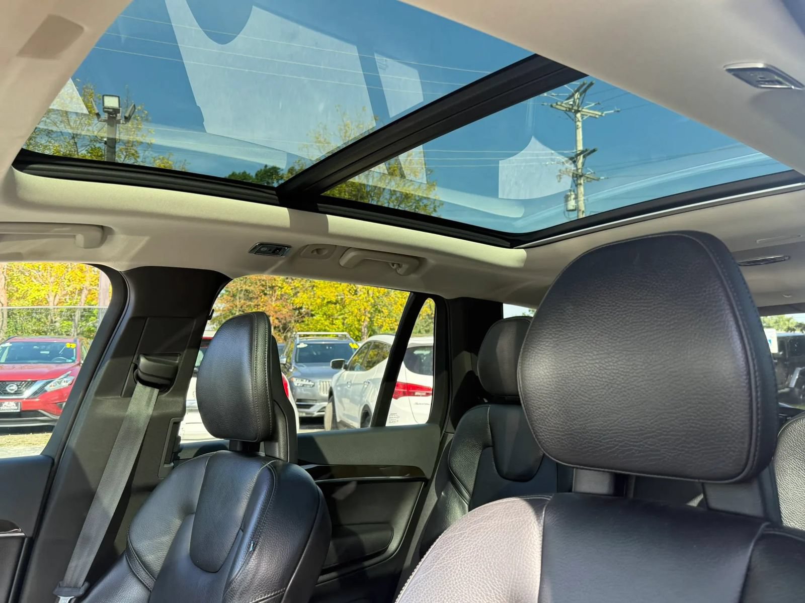 Used 2018 Volvo XC90 T6 Momentum w/ Momentum Plus Package AWD/4WD image 26