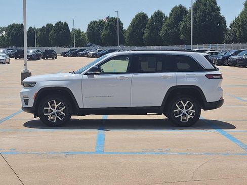 Used 2024 Jeep Grand Cherokee Limited AWD/4WD image 9