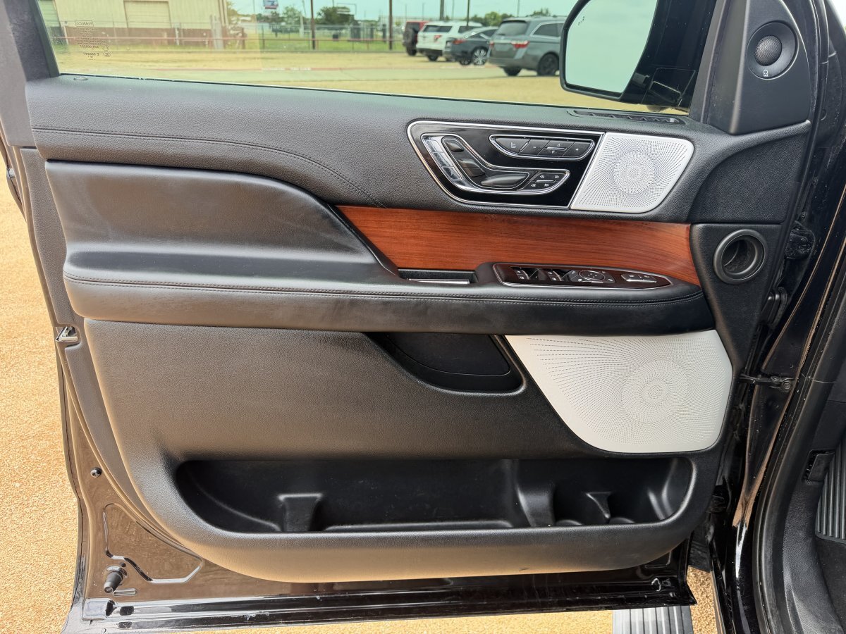 Used 2020 Lincoln Navigator Reserve w/ Equipment Group 208A Reserve AWD/4WD image 15