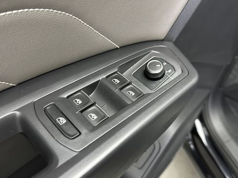 Used 2021 Volkswagen Atlas SE w/ Panoramic Sunroof Package image 12