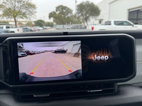 Used 2024 Jeep Gladiator Sport image 11