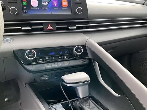 Used 2021 Hyundai Elantra SEL image 31