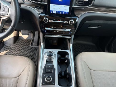 Used 2023 Ford Explorer Limited w/ Limited Technology Package AWD/4WD image 29