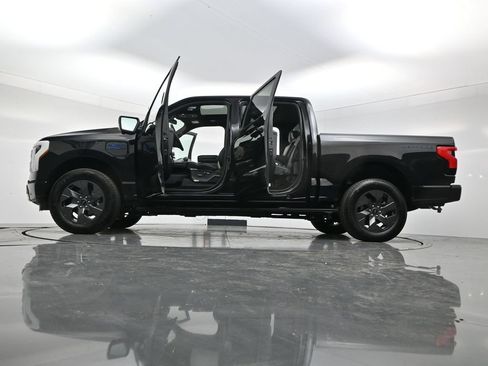 Used 2024 Ford F150 Lightning Platinum AWD/4WD image 55
