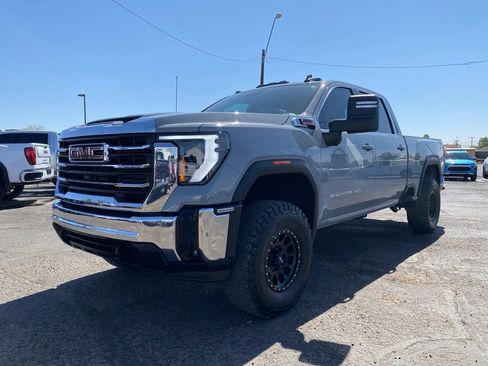 Used 2024 GMC Sierra 2500 SLE w/ SLE Value Package; AWD/4WD image 2