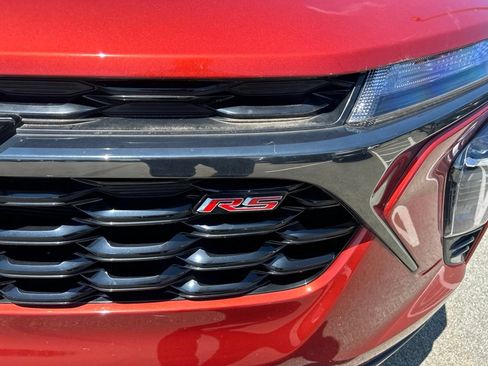 Used 2024 Chevrolet Trax RS w/ Sunroof Package FWD image 8
