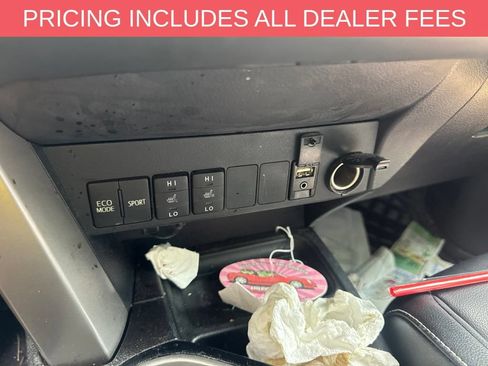Used 2016 Toyota RAV4 Limited FWD image 6