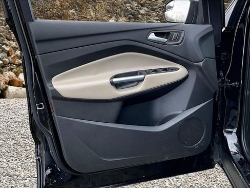 Used 2019 Ford Escape SEL image 21