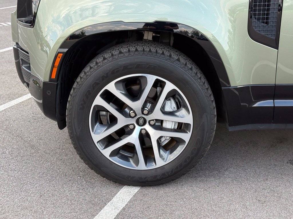 Certified 2022 Land Rover Defender 90 X-Dynamic HSE AWD/4WD image 11