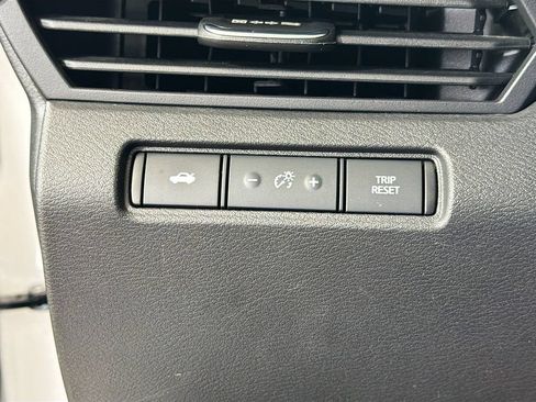 Used 2024 Nissan Altima 2.5 SV FWD image 12