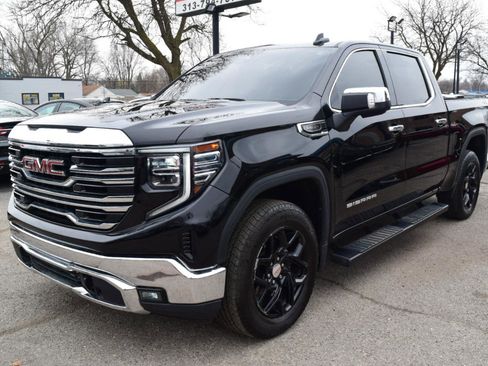 Used 2022 GMC Sierra 1500 SLT w/ SLT Convenience Package image 2