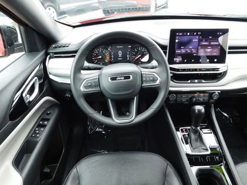 Used 2023 Jeep Compass Limited image 13