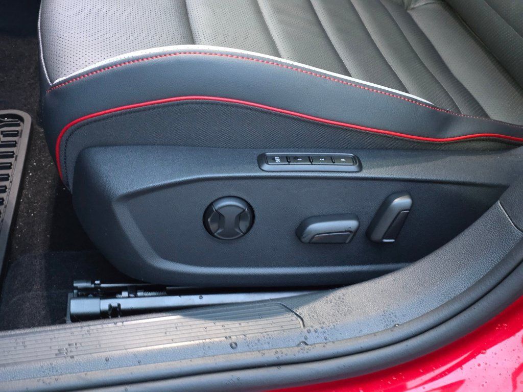 New 2026 Volkswagen GTI SE FWD image 19