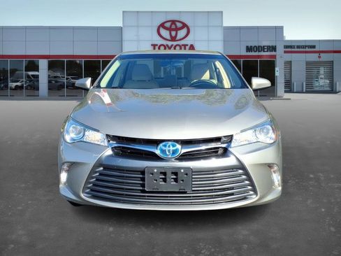 Used 2016 Toyota Camry LE image 2
