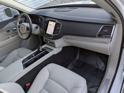 Used 2024 Volvo XC90 T8 Plus w/ Protection Package Premier image 34