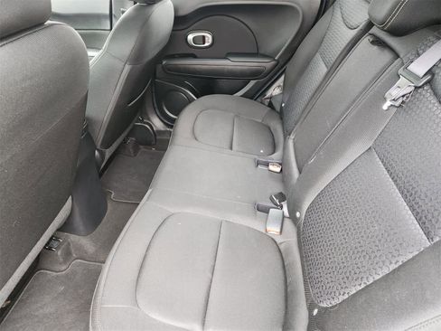 Used 2016 Kia Soul + image 23