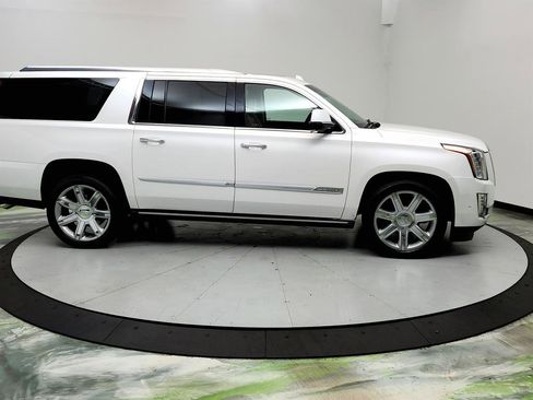 Used 2018 Cadillac Escalade ESV Premium Luxury image 4