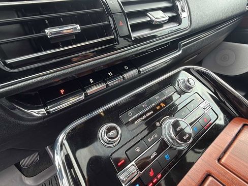 Used 2023 Lincoln Navigator Reserve image 16