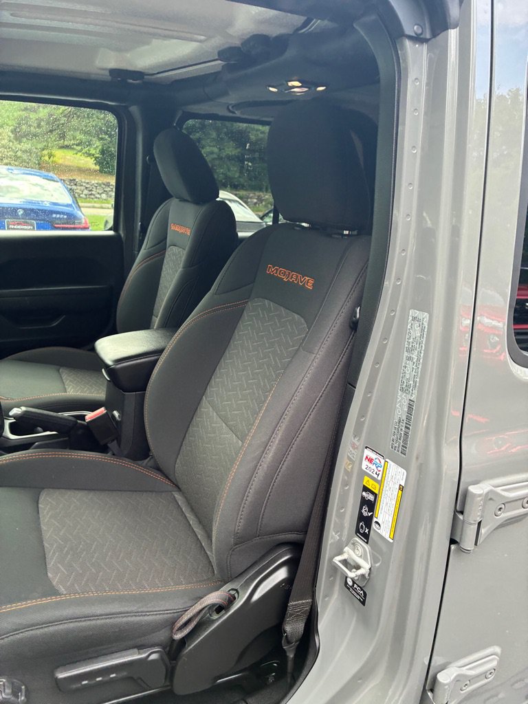 Used 2023 Jeep Gladiator Mojave AWD/4WD image 20