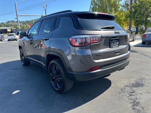 Used 2020 Jeep Compass Latitude image 18
