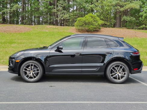 Certified 2026 Porsche Macan AWD/4WD image 2