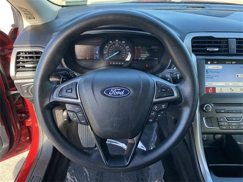 Used 2018 Ford Fusion SE w/ Fusion SE Technology Package image 34