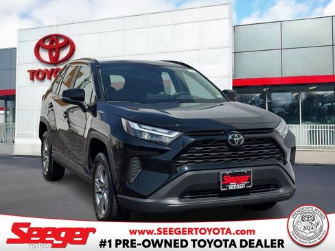 Used 2025 Toyota RAV4 XLE image 1