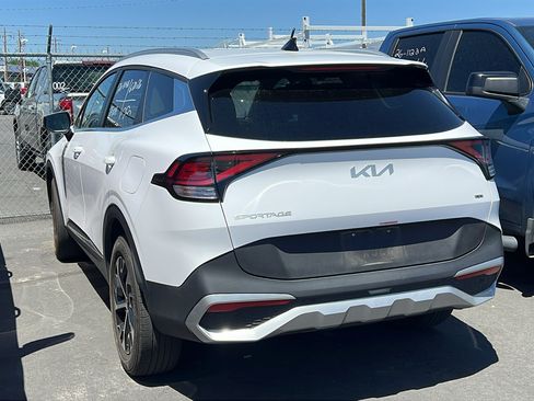 Used 2024 Kia Sportage EX AWD/4WD image 2