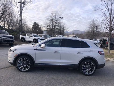 Certified 2022 Lincoln Nautilus Reserve w/ Equipment Group 201A image 3