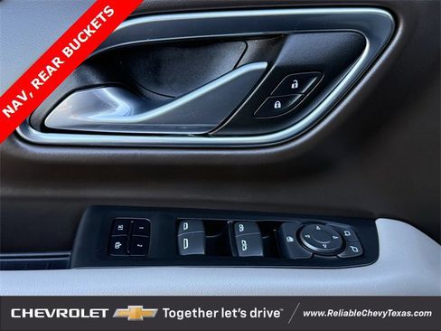 Used 2023 GMC Yukon XL SLT image 23