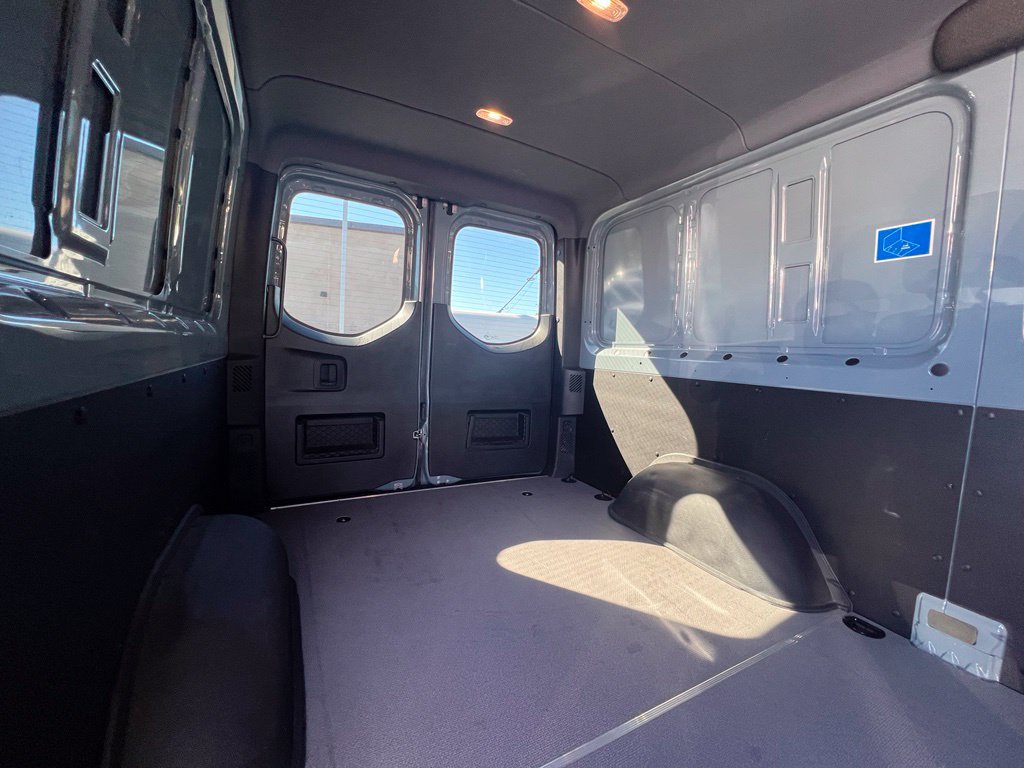 Used 2024 Mercedes-Benz Sprinter 2500 image 12