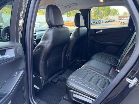 Used 2023 Ford Escape Platinum w/ Premium Technology Package AWD/4WD image 10