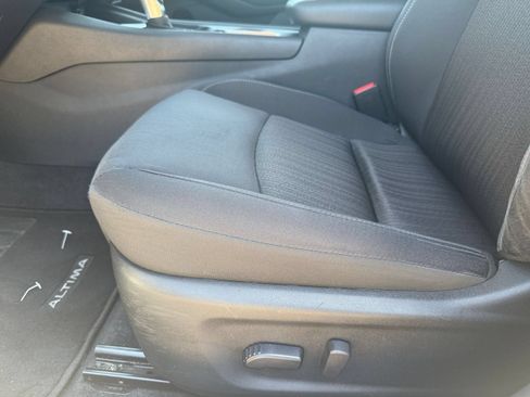 Used 2025 Nissan Altima 2.5 SV FWD image 22