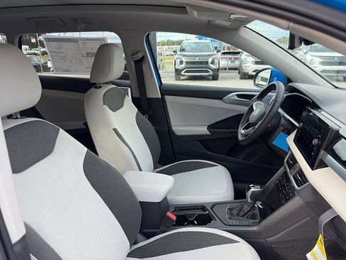 New 2026 Volkswagen Taos SE FWD image 9