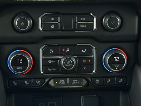 Used 2024 Chevrolet Suburban Premier w/ Premium Package 2 image 18