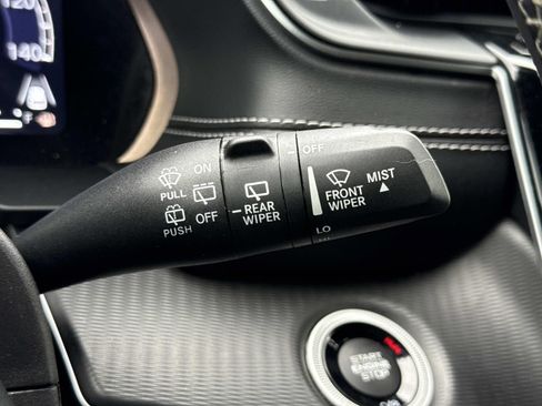 Used 2023 Jeep Grand Cherokee L Laredo image 16