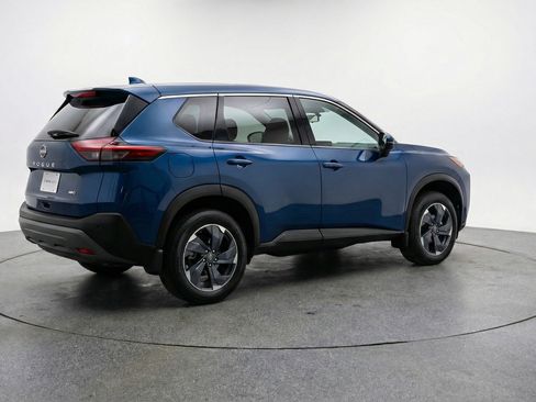 Used 2025 Nissan Rogue SV image 9