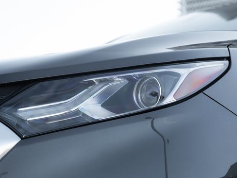 Used 2018 Chevrolet Equinox LT image 30